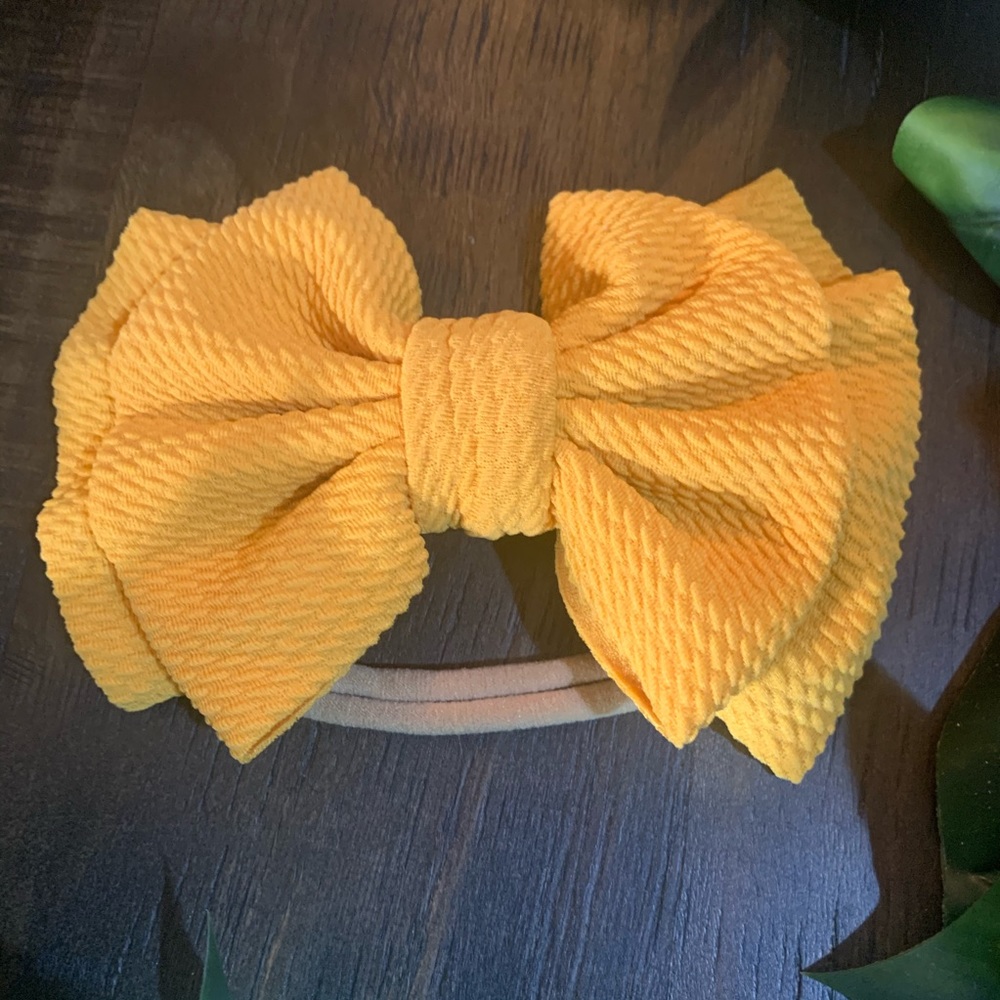 Big bow nylon headband. - Picture 1 of 3